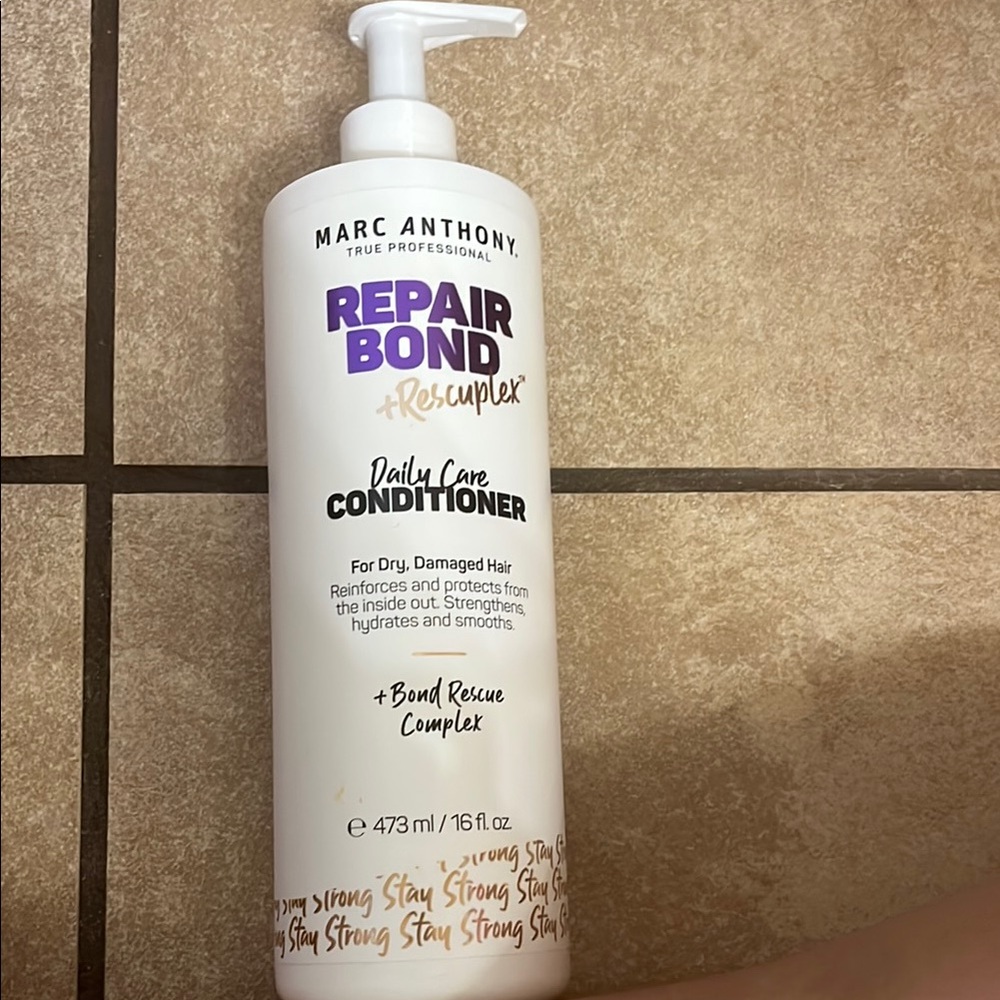 Marc Anthony White Moisturizer & Body Oil